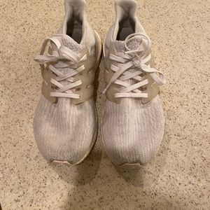 WOMENS WHITE ADIDAS ULTRA BOOST